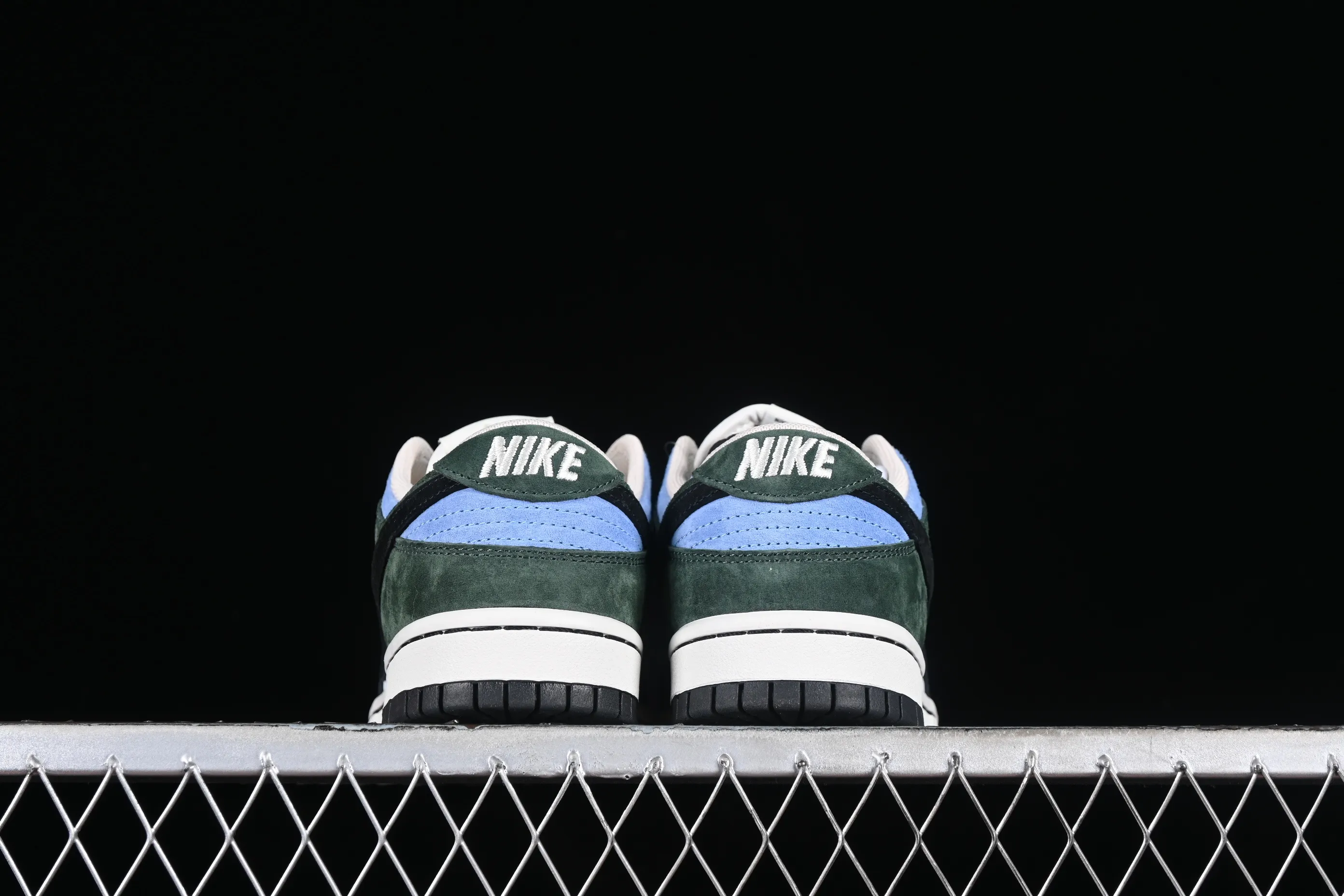 All categories Nk SB Dunk Series Nk SB Dunk Low low-top sneakers Otomo Katsuhiro x Nk SB Dunk Low "Steamboy OST" Otomo Katsuhiro co-branded double hook SB low-top sports and leisure sneakers CT2552-897